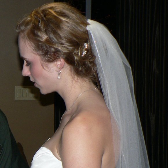 Rhinestone Fingertip Veil - Picture 4 of 10